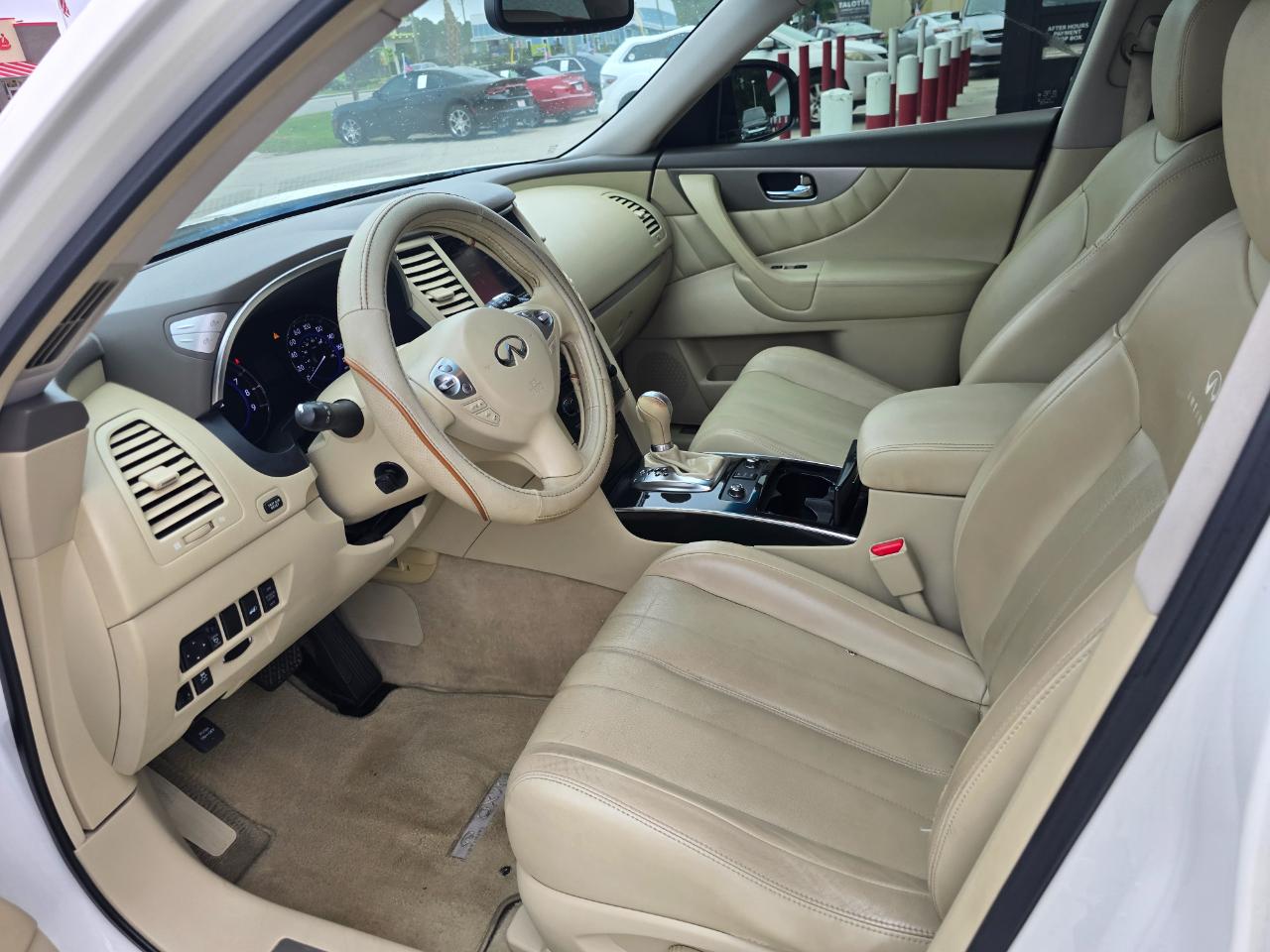 Infiniti QX70 RWD 4dr 2014