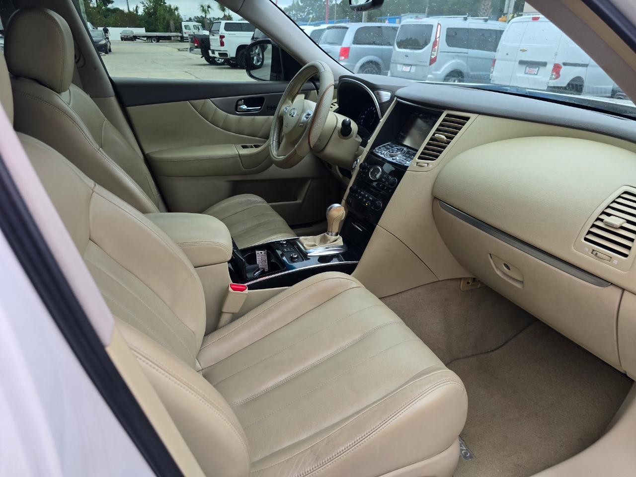 Infiniti QX70 RWD 4dr 2014