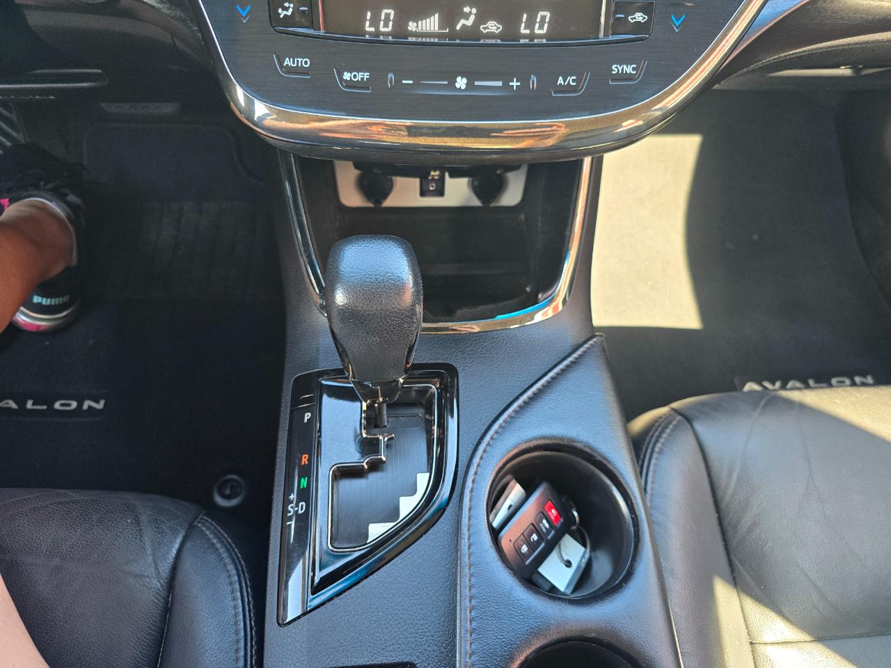 Toyota Avalon 4dr Sdn XLE Premium (Natl) 2016