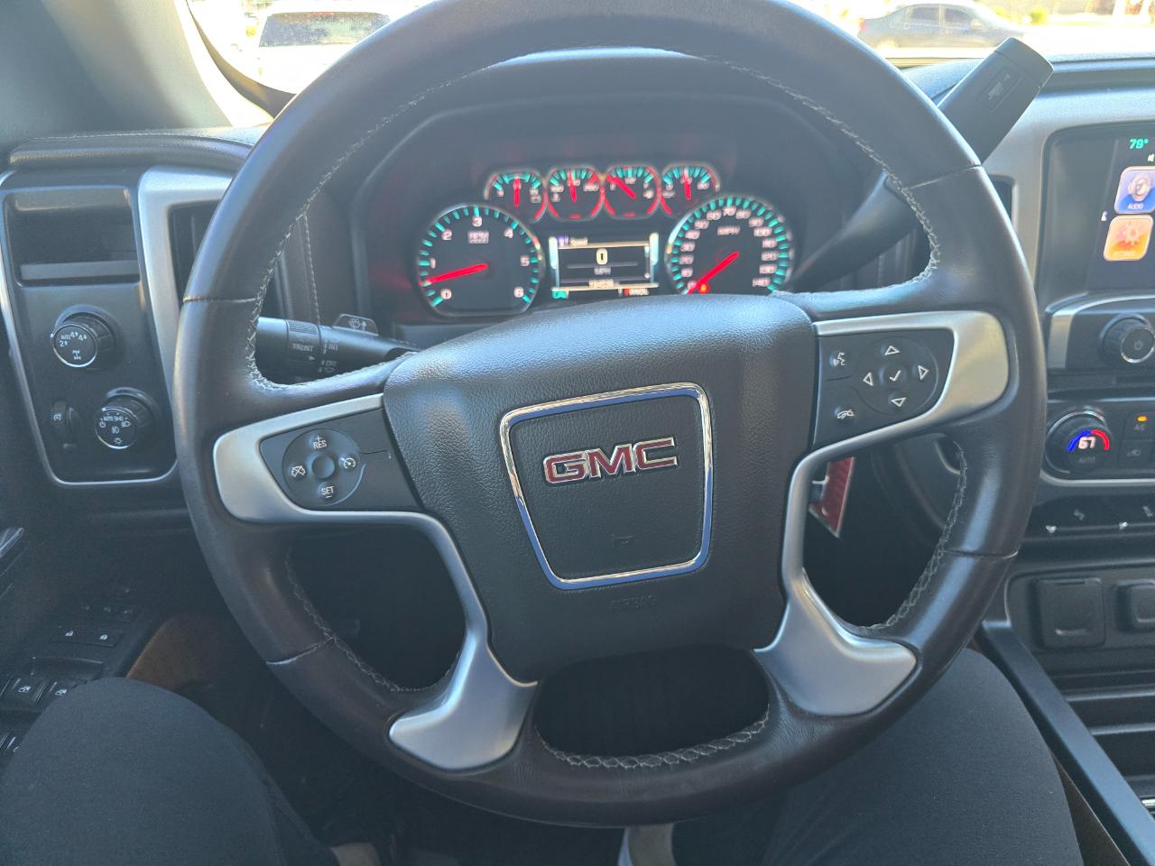GMC Sierra 1500 4WD Crew Cab 143.5" SLT 2017