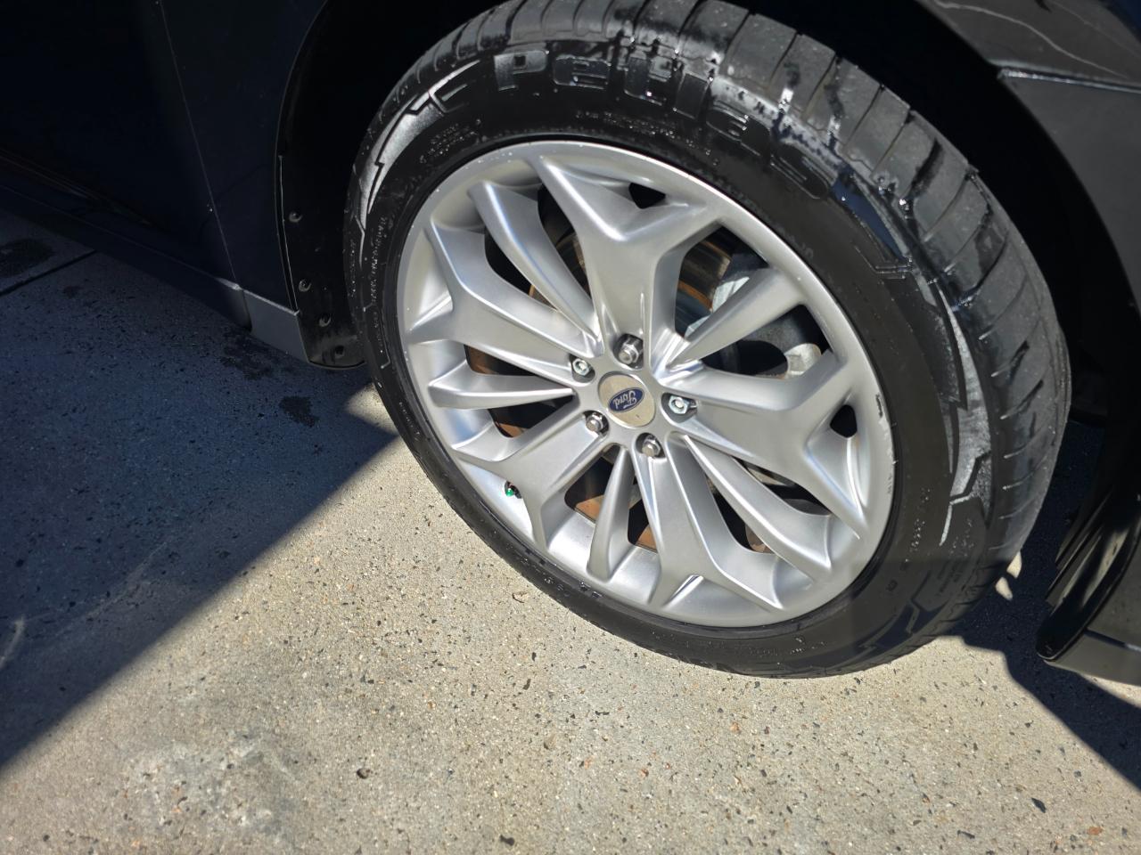 Ford Taurus Limited FWD 2017