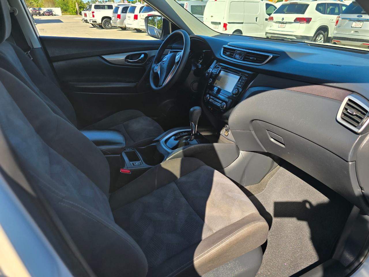 Nissan Rogue AWD 4dr SV 2016