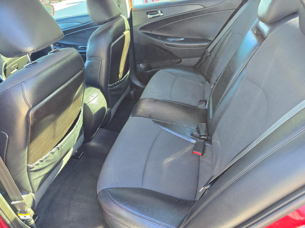 Hyundai Sonata 4dr Sdn 2.4L Auto SE 2013