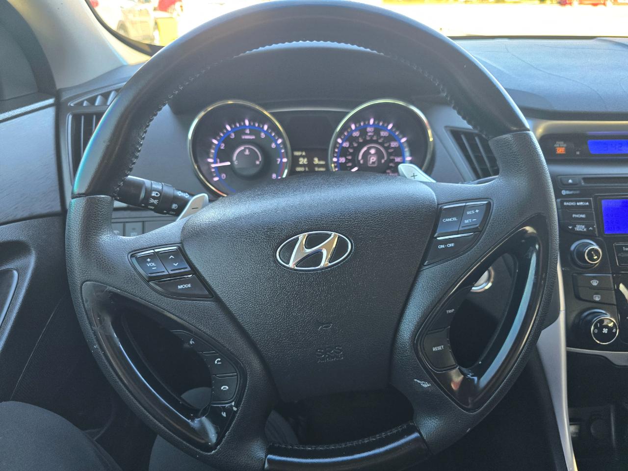 Hyundai Sonata 4dr Sdn 2.4L Auto SE 2013