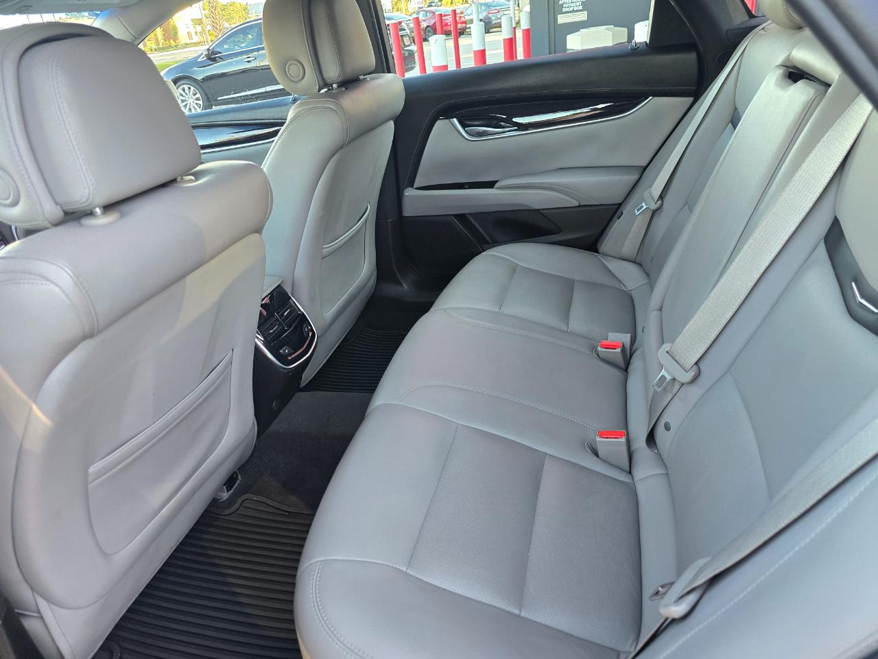 Cadillac XTS 4dr Sdn Luxury FWD 2014