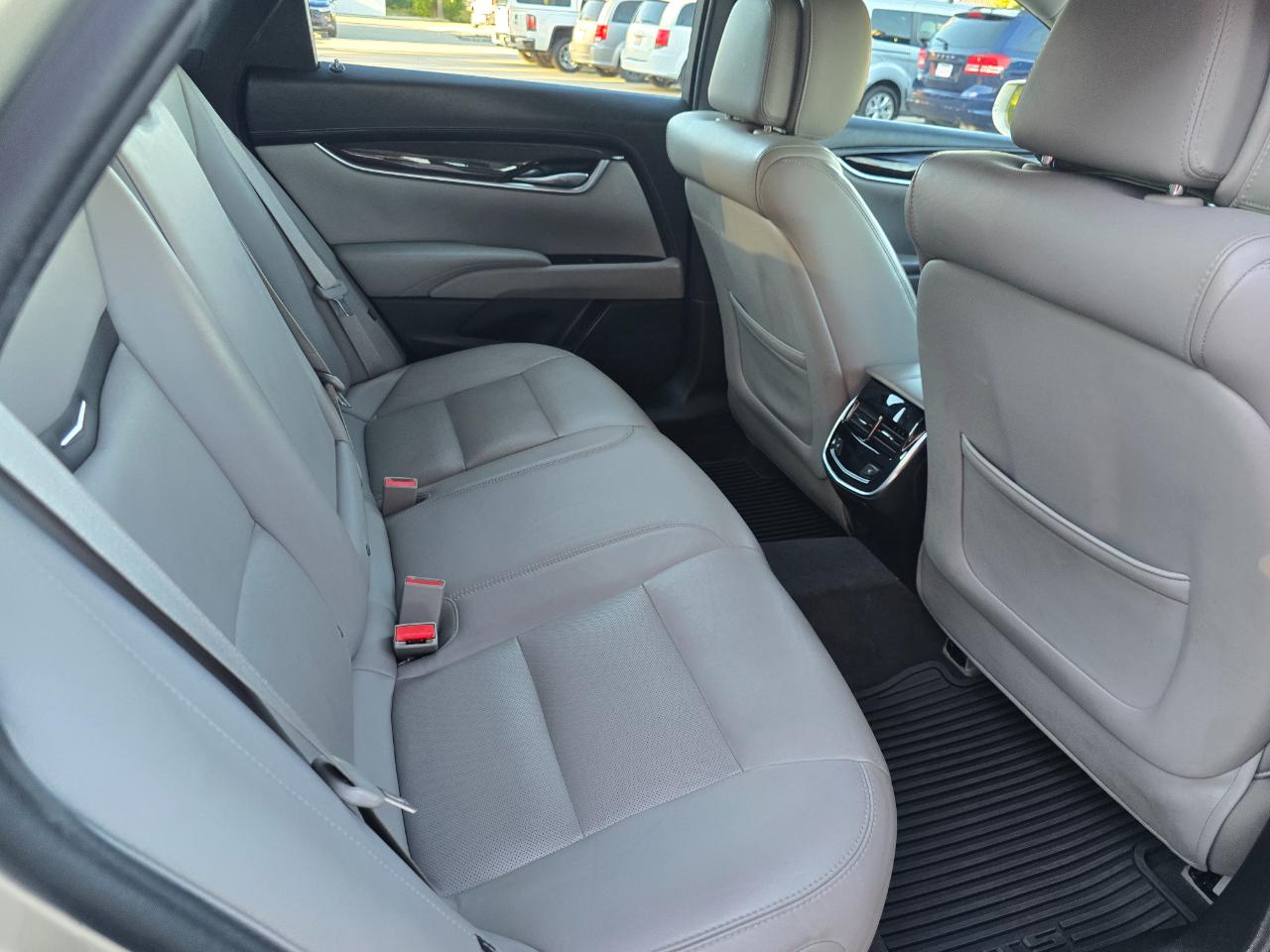 Cadillac XTS 4dr Sdn Luxury FWD 2014
