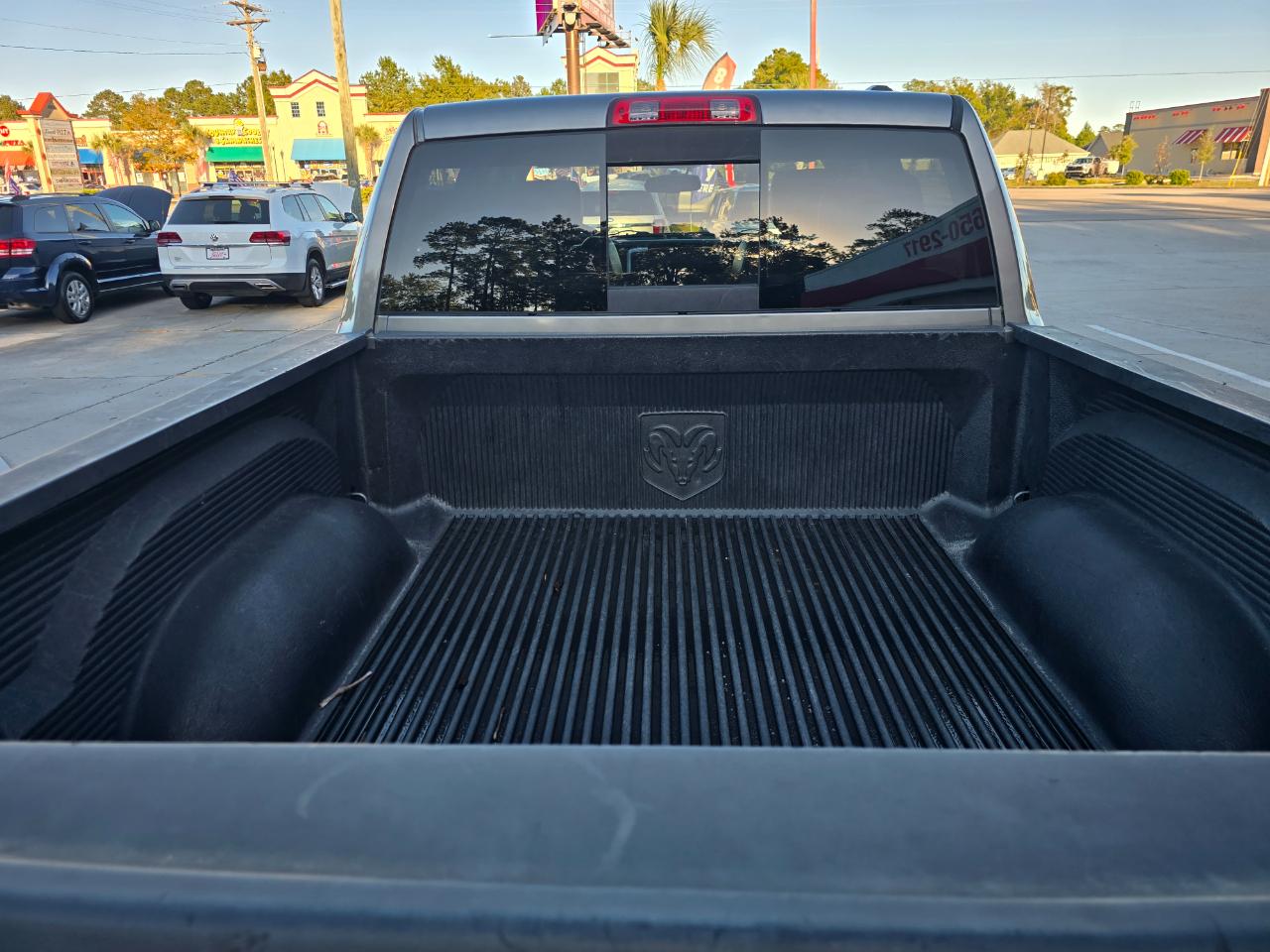 RAM 1500 2WD Crew Cab 140.5" Laramie 2011