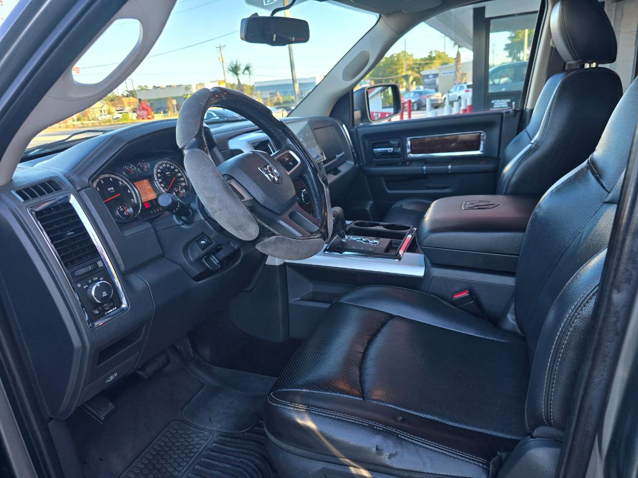 RAM 1500 2WD Crew Cab 140.5" Laramie 2011
