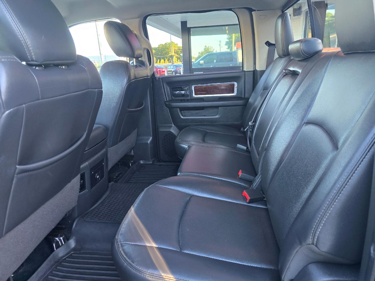 RAM 1500 2WD Crew Cab 140.5" Laramie 2011