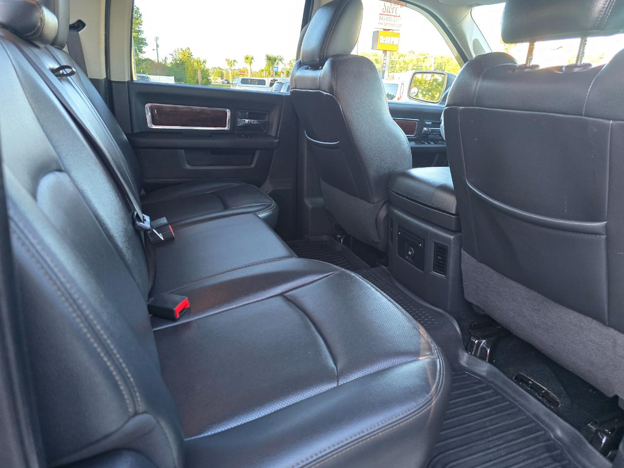 RAM 1500 2WD Crew Cab 140.5" Laramie 2011