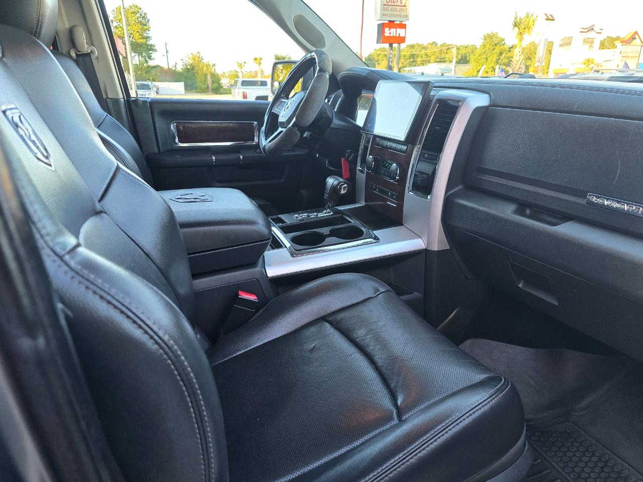 RAM 1500 2WD Crew Cab 140.5" Laramie 2011