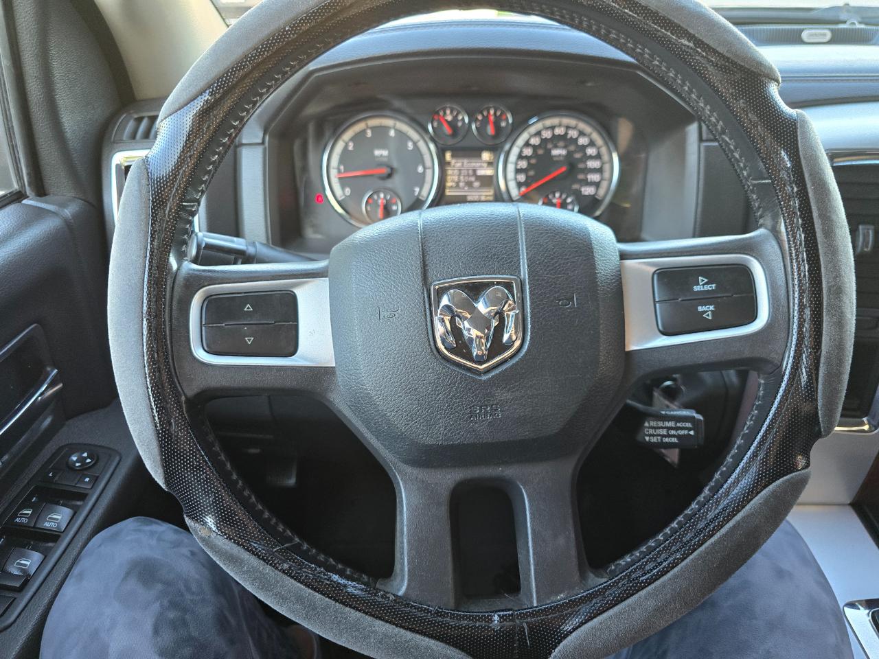 RAM 1500 2WD Crew Cab 140.5" Laramie 2011