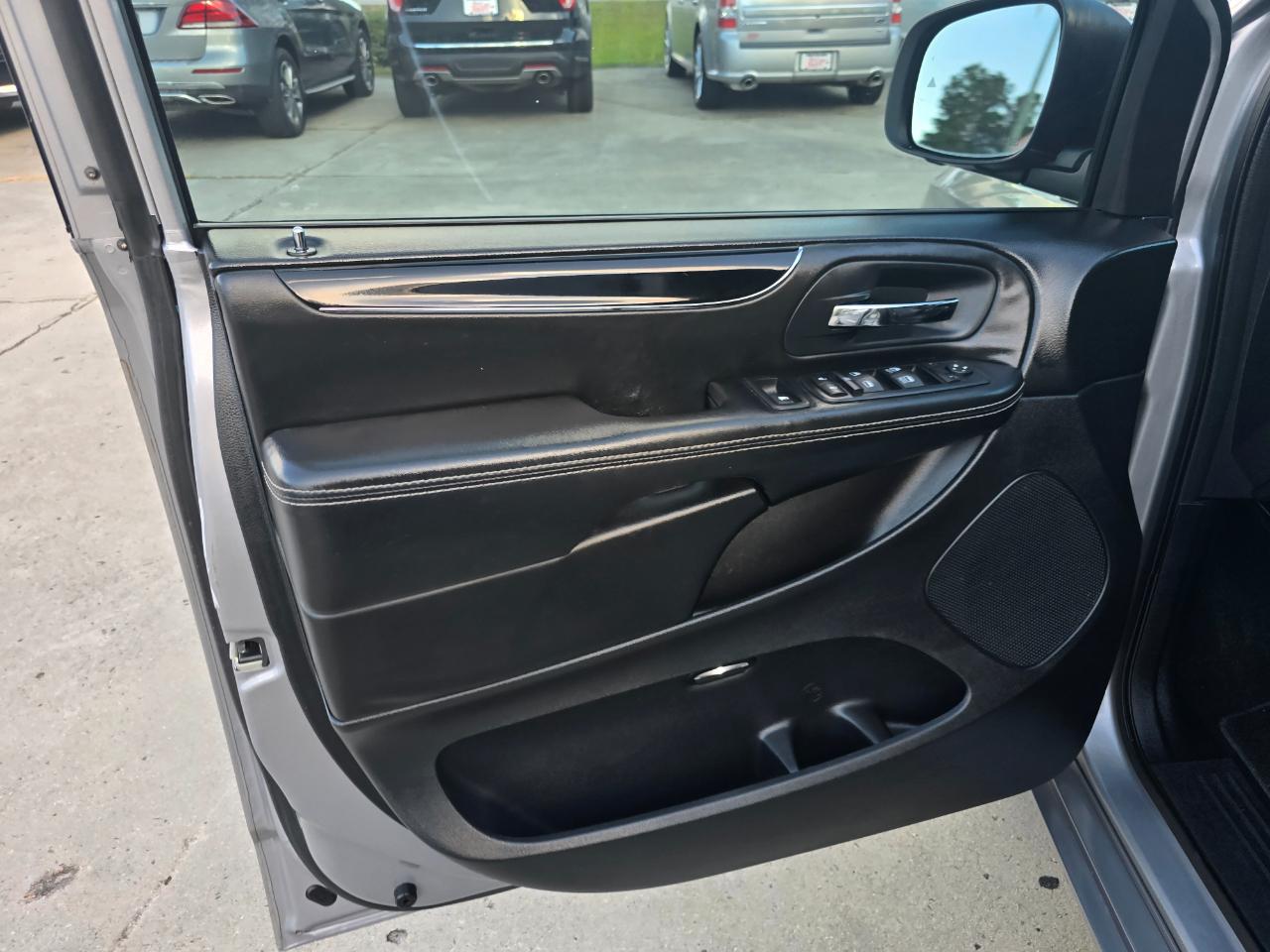 Chrysler Town & Country 4dr Wgn S 2014