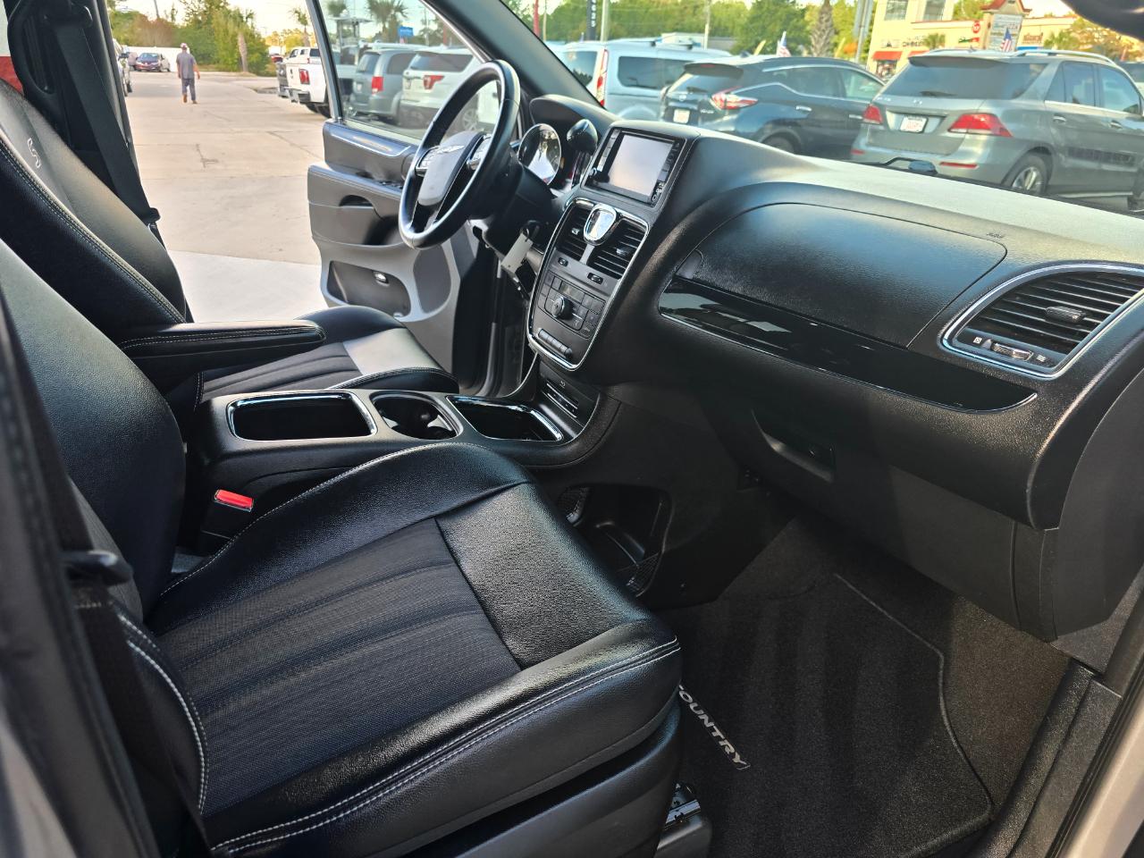 Chrysler Town & Country 4dr Wgn S 2014