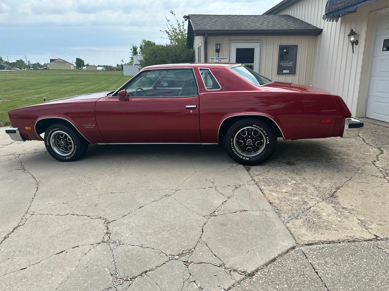 Oldsmobile Cutlass  1977