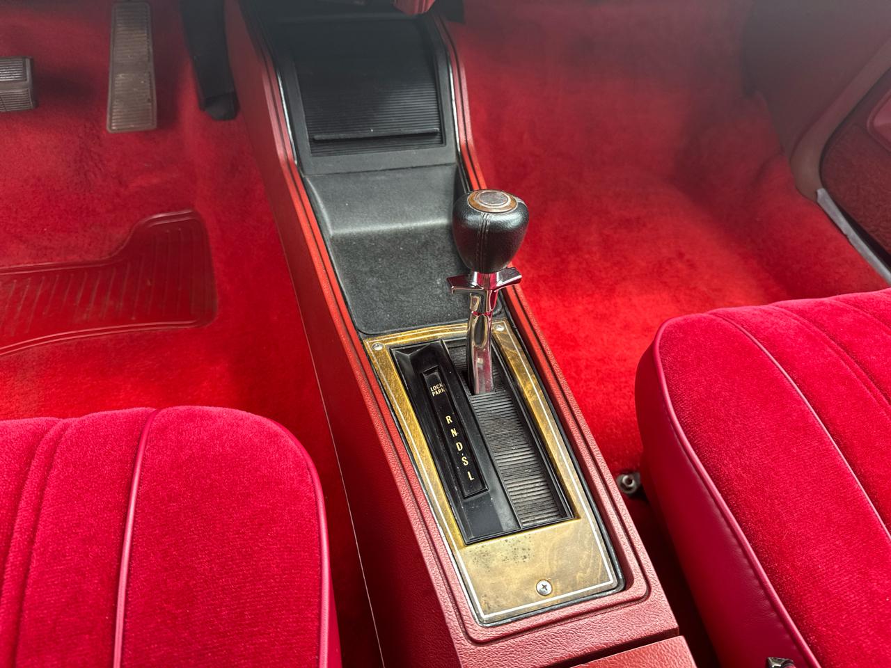 Oldsmobile Cutlass  1977