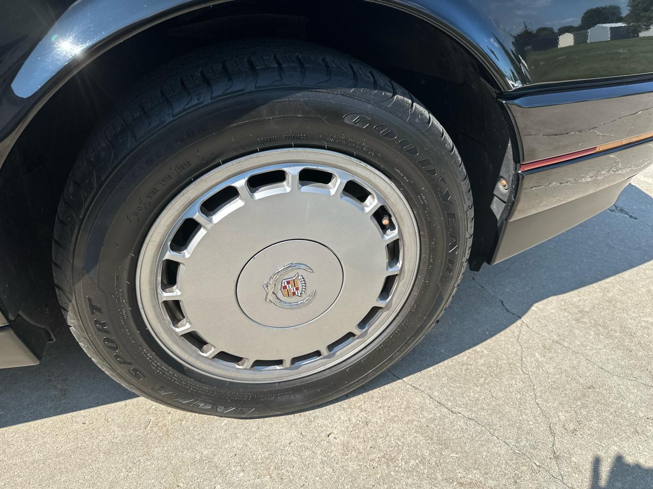 Cadillac Allante' 2dr Coupe Convertible 1989