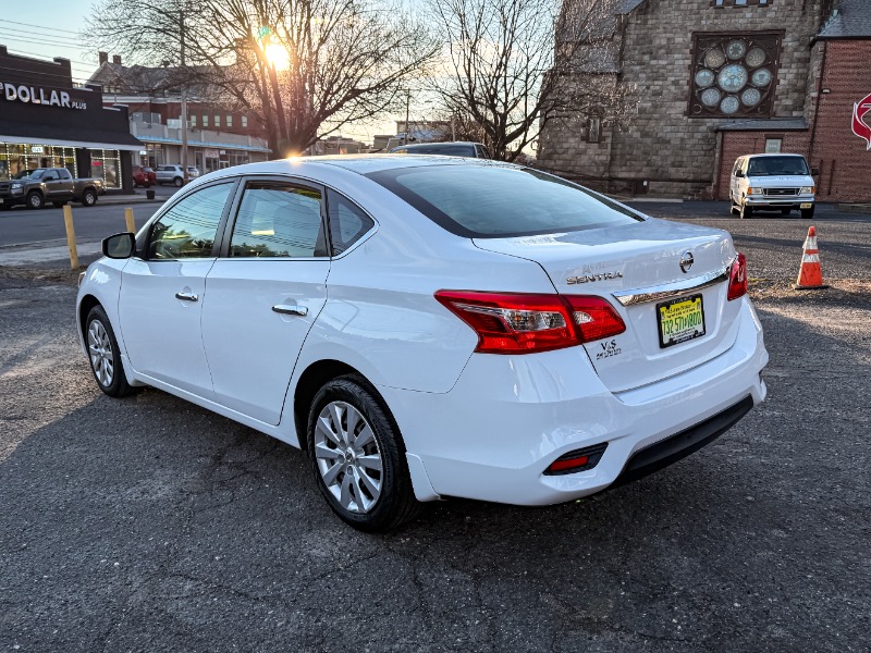 Nissan Sentra S 6MT 2017