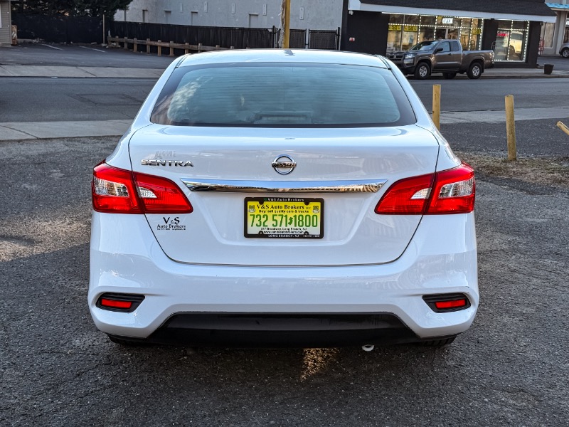 Nissan Sentra S 6MT 2017