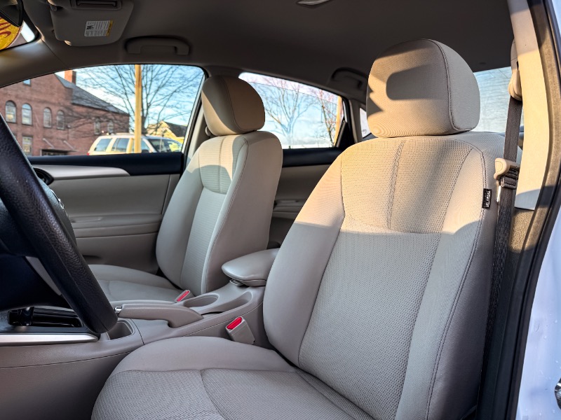 Nissan Sentra S 6MT 2017