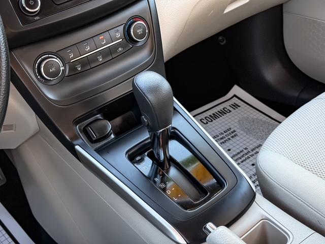 Nissan Sentra S 6MT 2017