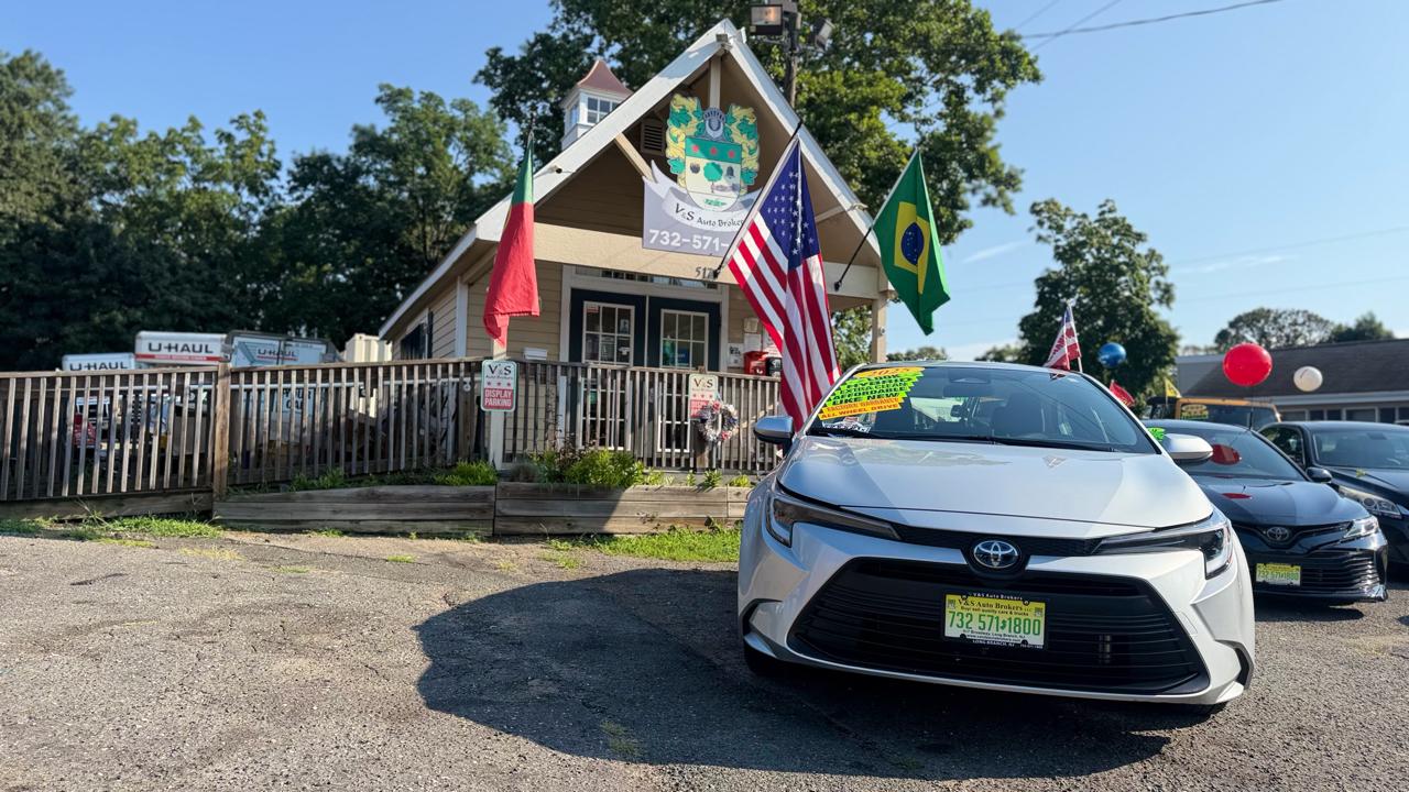 Toyota Corolla Hybrid LE AWD 2025