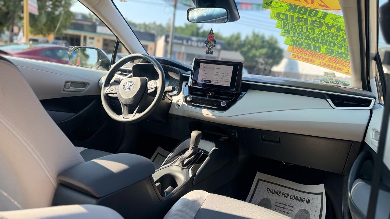 Toyota Corolla Hybrid LE AWD 2025