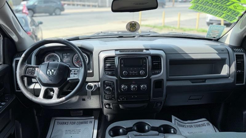 RAM 1500 Tradesman Quad Cab 4WD 2018