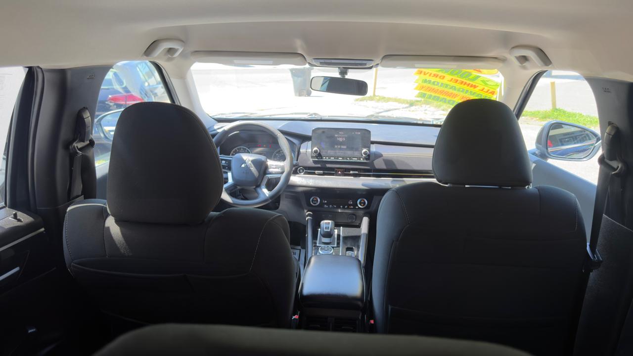 Mitsubishi Outlander ES AWD 2024