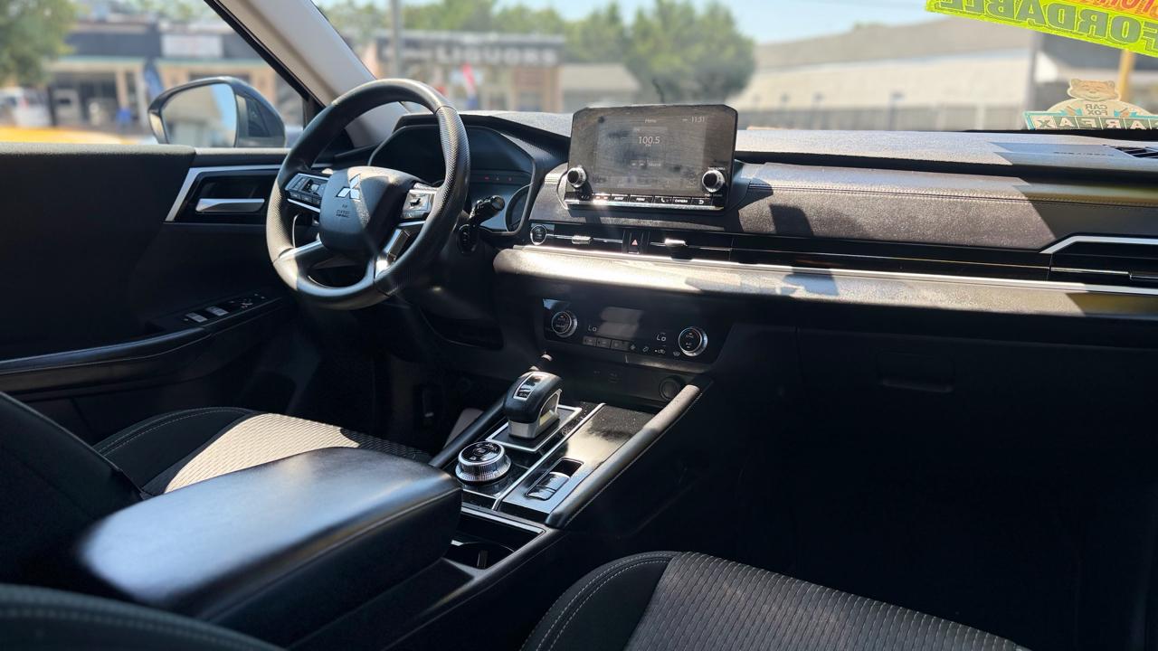 Mitsubishi Outlander ES AWD 2024