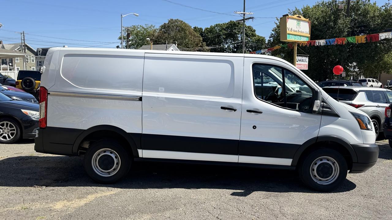 Ford Transit 250 Van Low Roof w/Sliding Pass. 130-in. WB 2018