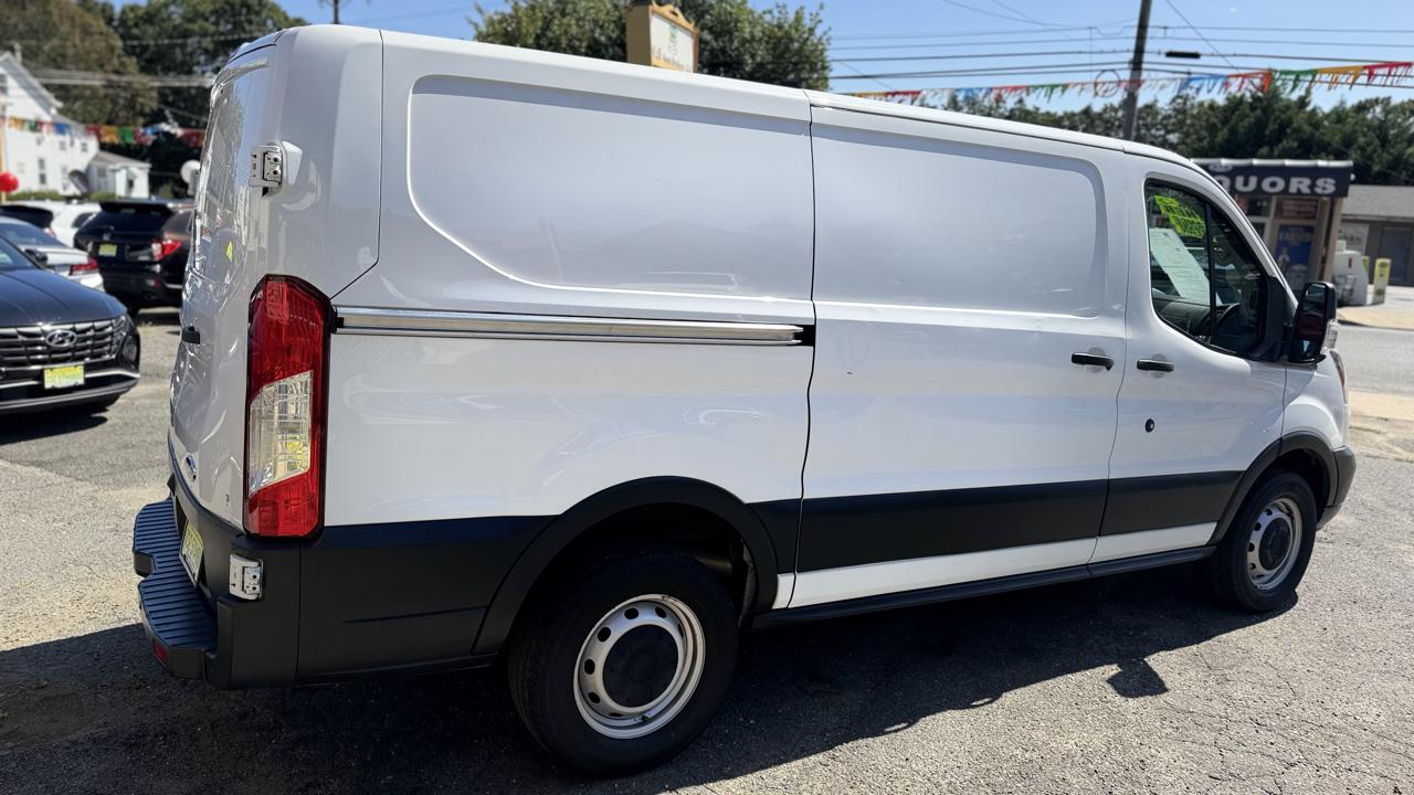 Ford Transit 250 Van Low Roof w/Sliding Pass. 130-in. WB 2018