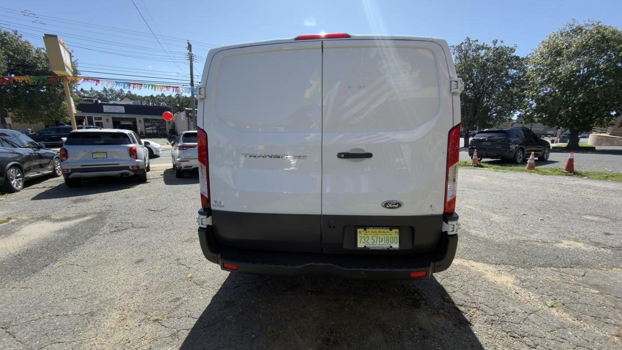Ford Transit 250 Van Low Roof w/Sliding Pass. 130-in. WB 2018