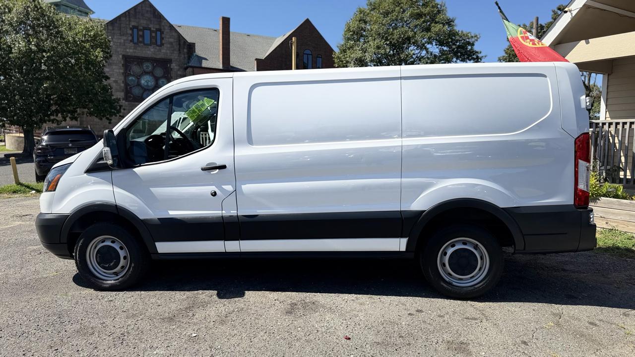 Ford Transit 250 Van Low Roof w/Sliding Pass. 130-in. WB 2018