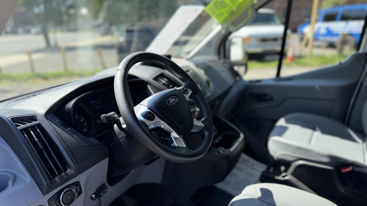 Ford Transit 250 Van Low Roof w/Sliding Pass. 130-in. WB 2018
