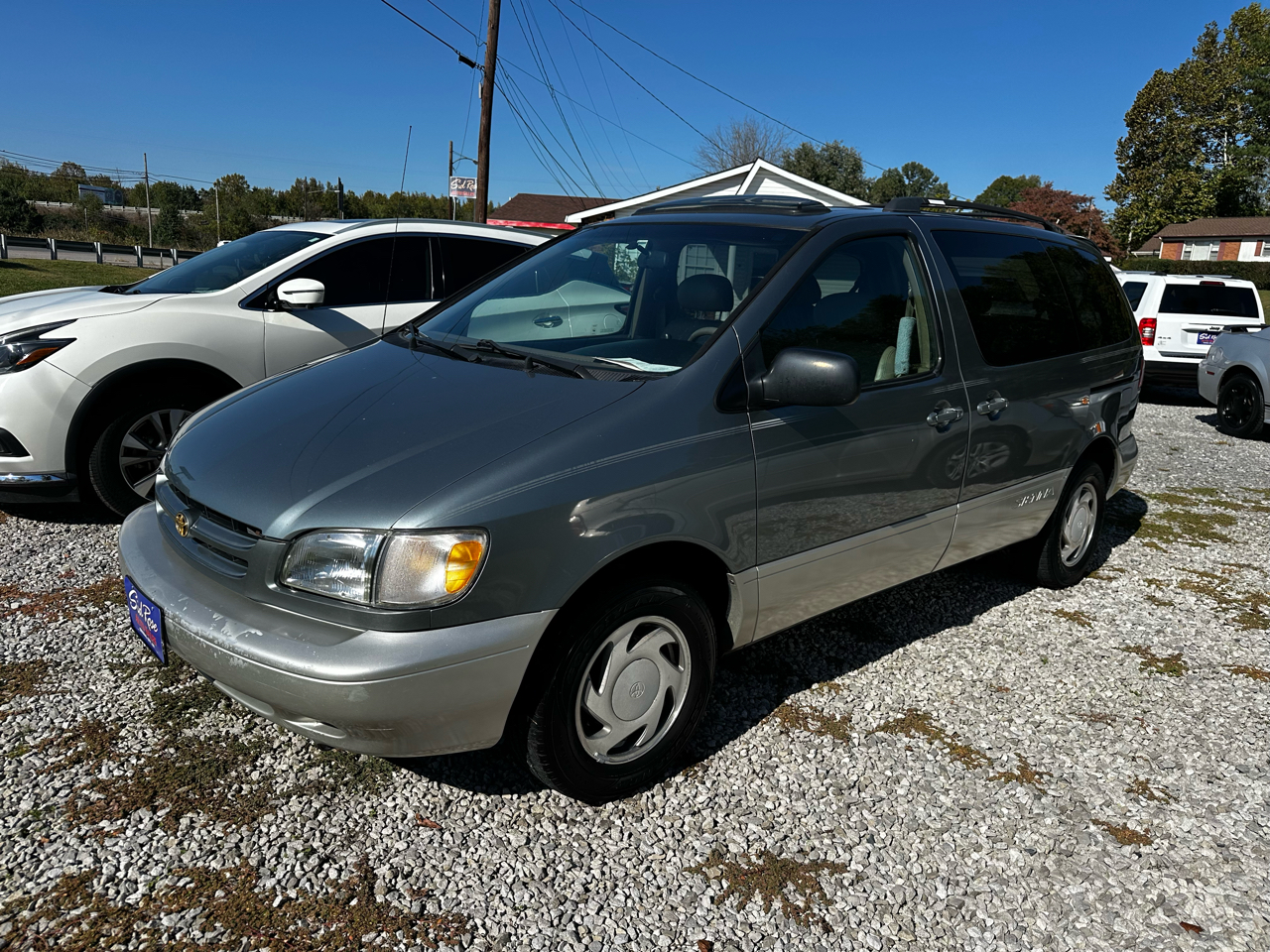 2000 Toyota Sienna LE 4-Door