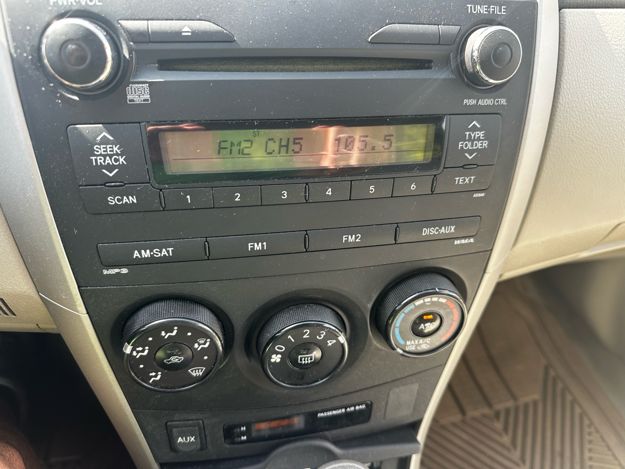 Toyota Corolla 4dr Sdn LE Auto 2010