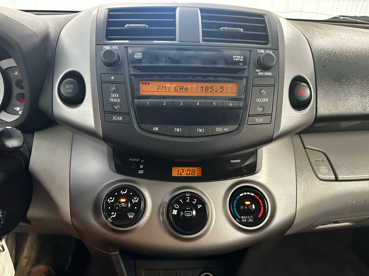 Toyota RAV4 Base I4 2WD 2006