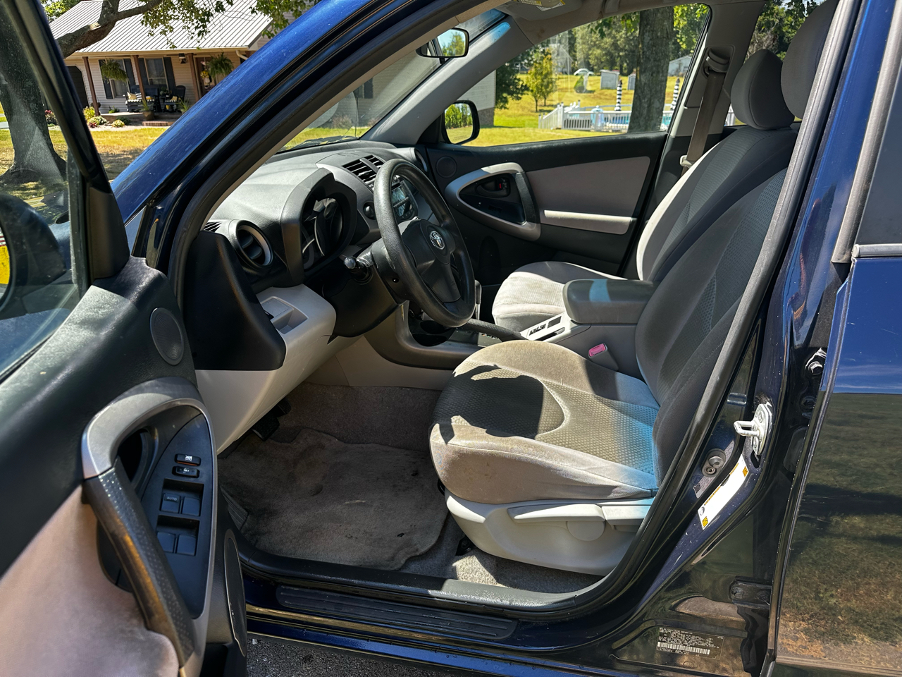 Toyota RAV4 Base I4 2WD 2006
