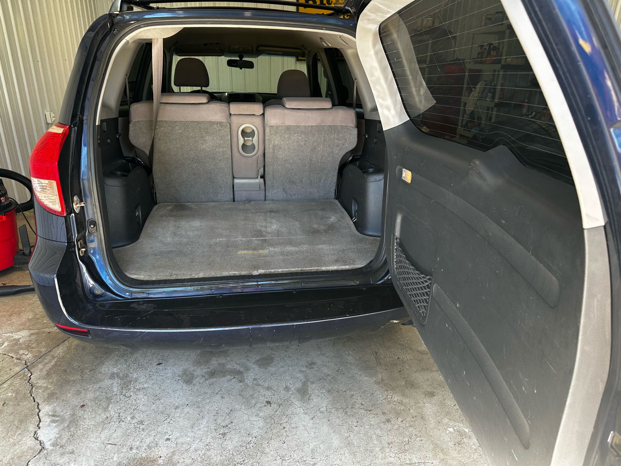 Toyota RAV4 Base I4 2WD 2006
