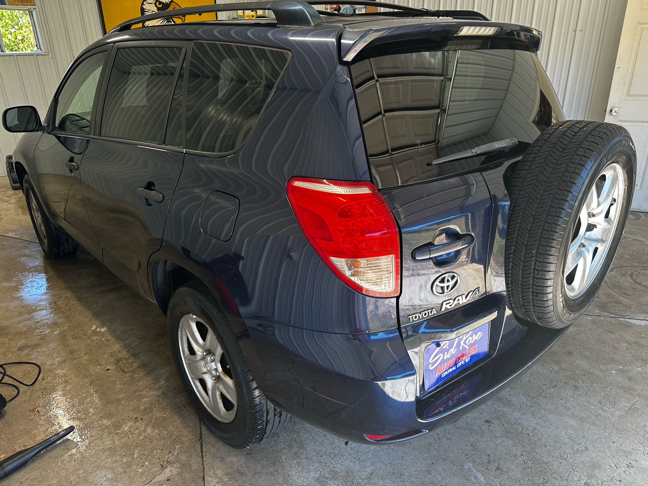 Toyota RAV4 Base I4 2WD 2006