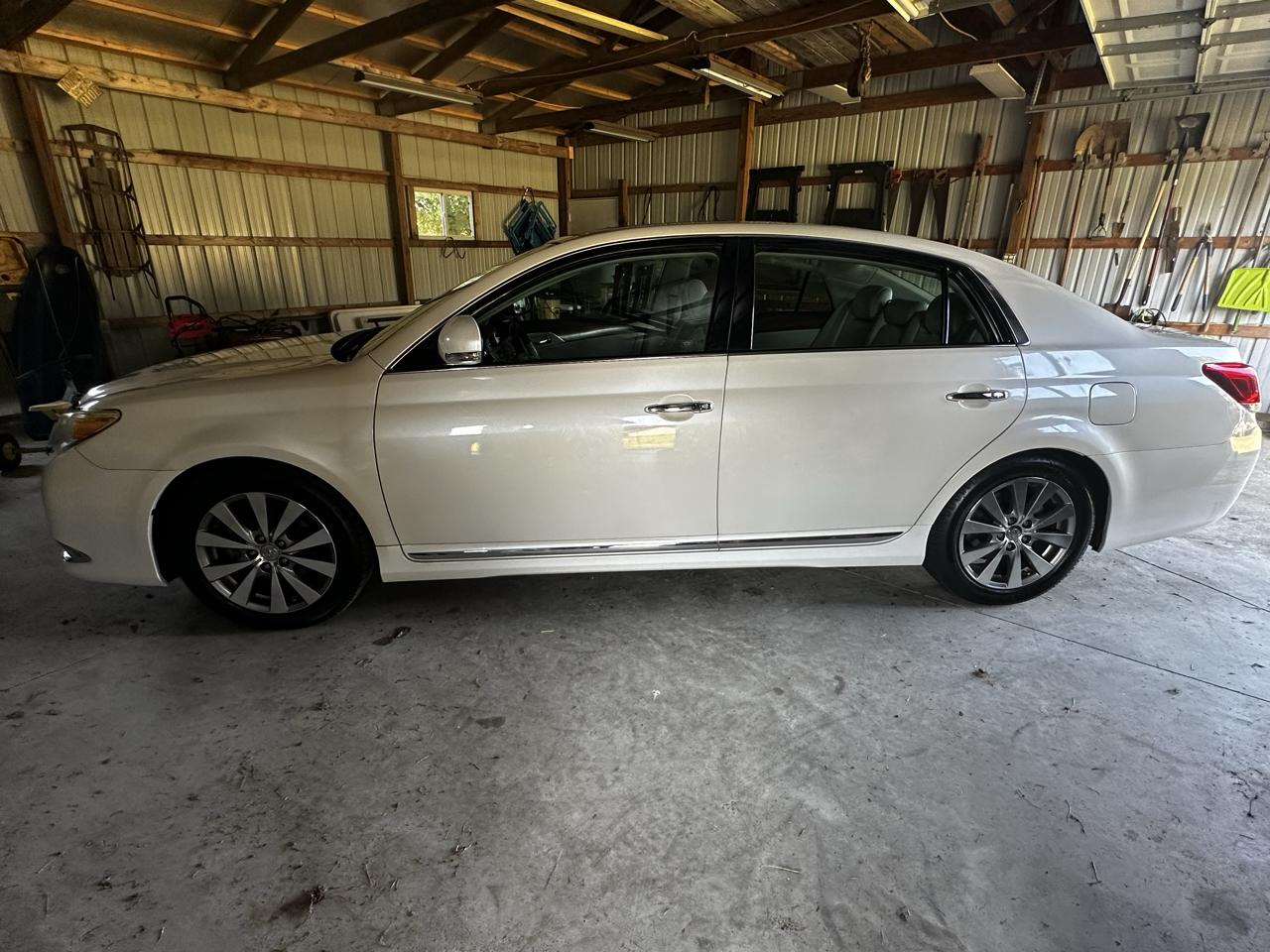 2011 Toyota Avalon Base 4D Sedan