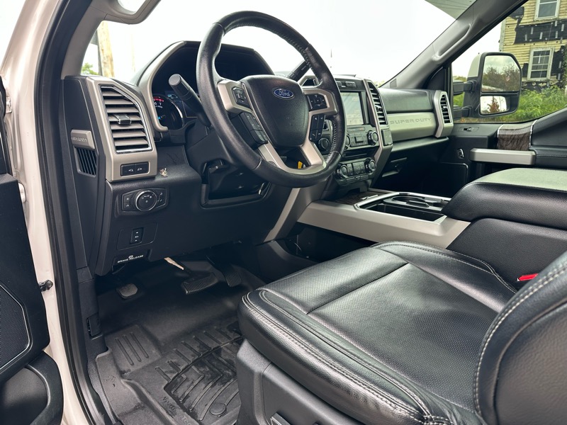 Ford F-250 SD Lariat Crew Cab 4WD 2017 Ford F-250 SD Lariat Crew Cab 4WD 2017