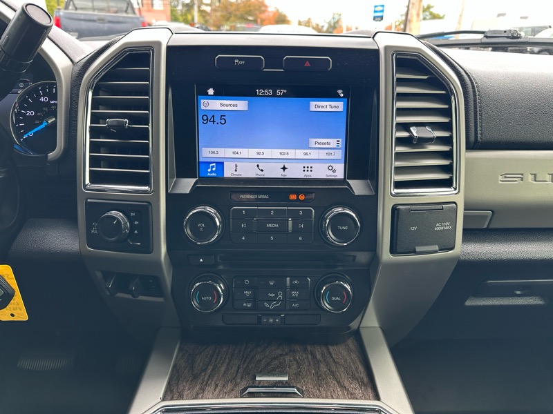 Ford F-250 SD Lariat Crew Cab 4WD 2017 Ford F-250 SD Lariat Crew Cab 4WD 2017