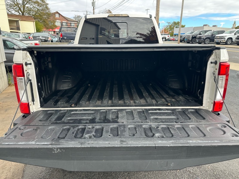 Ford F-250 SD Lariat Crew Cab 4WD 2017 Ford F-250 SD Lariat Crew Cab 4WD 2017