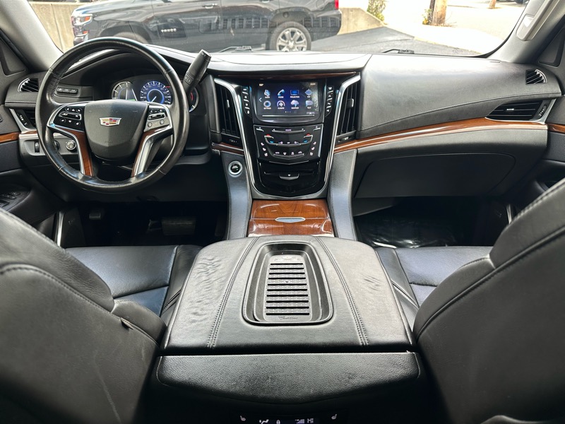 Cadillac Escalade Luxury 4WD 2018 Cadillac Escalade Luxury 4WD 2018