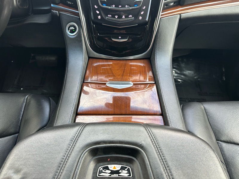 Cadillac Escalade Luxury 4WD 2018 Cadillac Escalade Luxury 4WD 2018