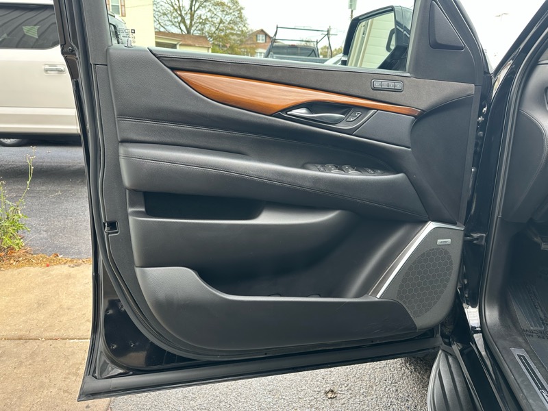 Cadillac Escalade Luxury 4WD 2018 Cadillac Escalade Luxury 4WD 2018