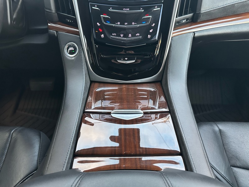 Cadillac Escalade Luxury 4WD 2020 Cadillac Escalade Luxury 4WD 2020