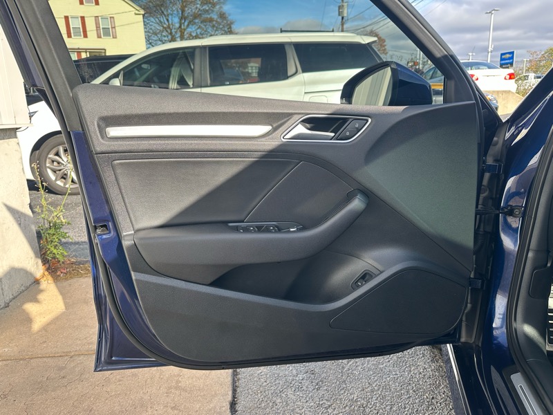 Audi S3 2.0T Premium Plus quattro 2017 Audi S3 2.0T Premium Plus quattro 2017